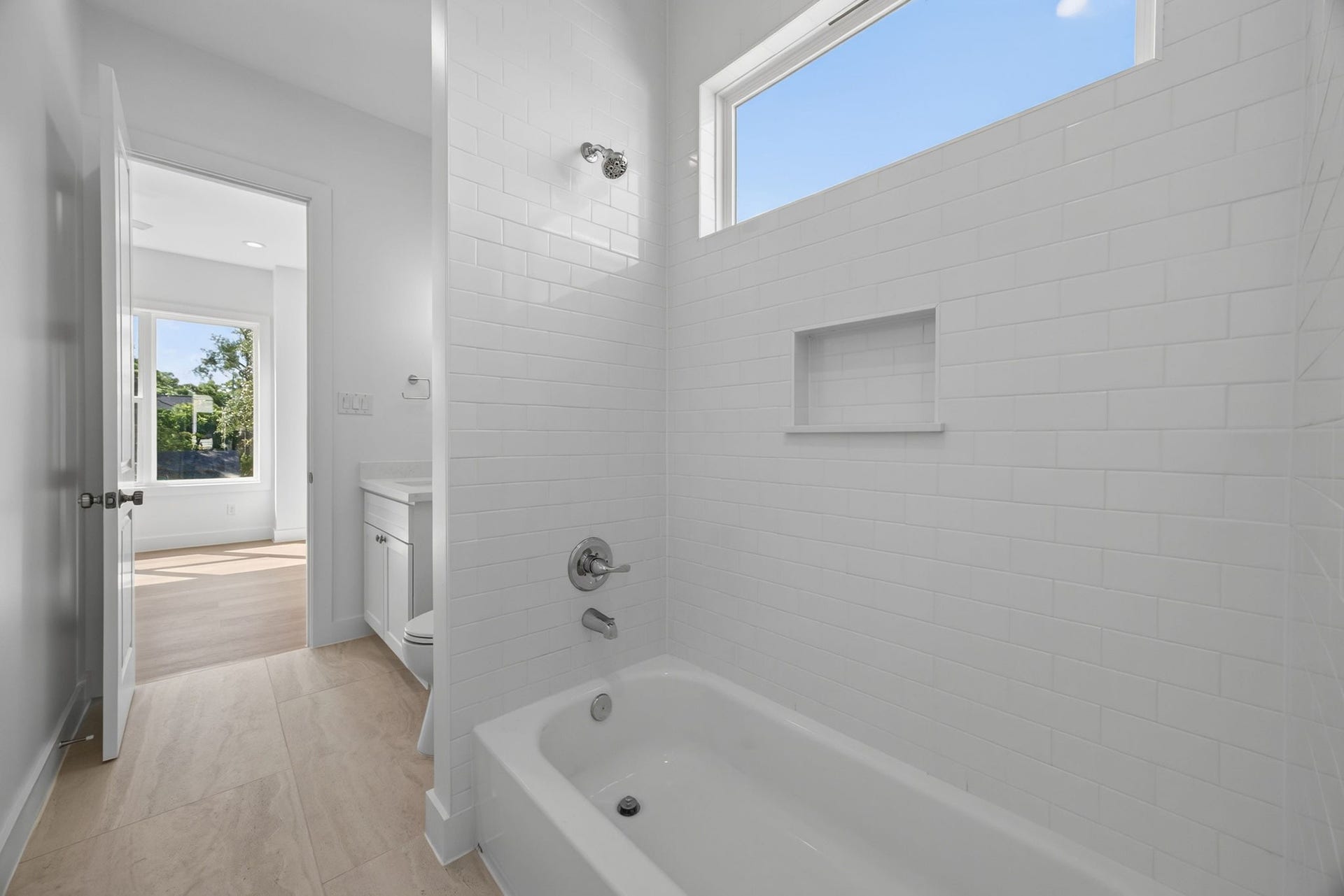1726 Saxon Drive, Houston, TX 77018 Private bathrooms for each bedroom provide comfort and convenience, featuring timeless finishes and beautifully tiled tub and shower surrounds.