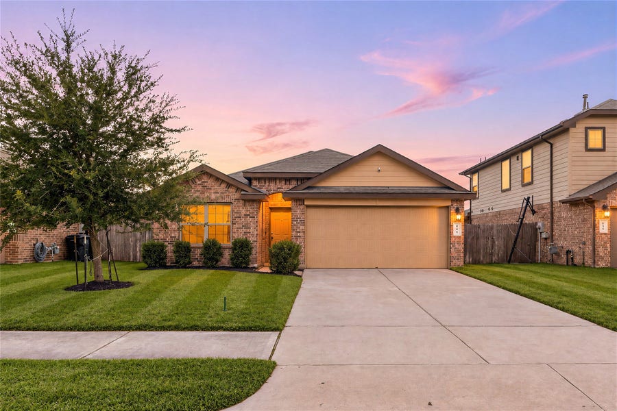 Property photo for 614 Harvest Bluff Drive, Rosharon, TX