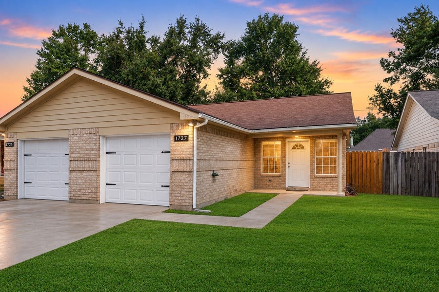 Property photo for 1727 Hazelwood Street, Conroe, TX