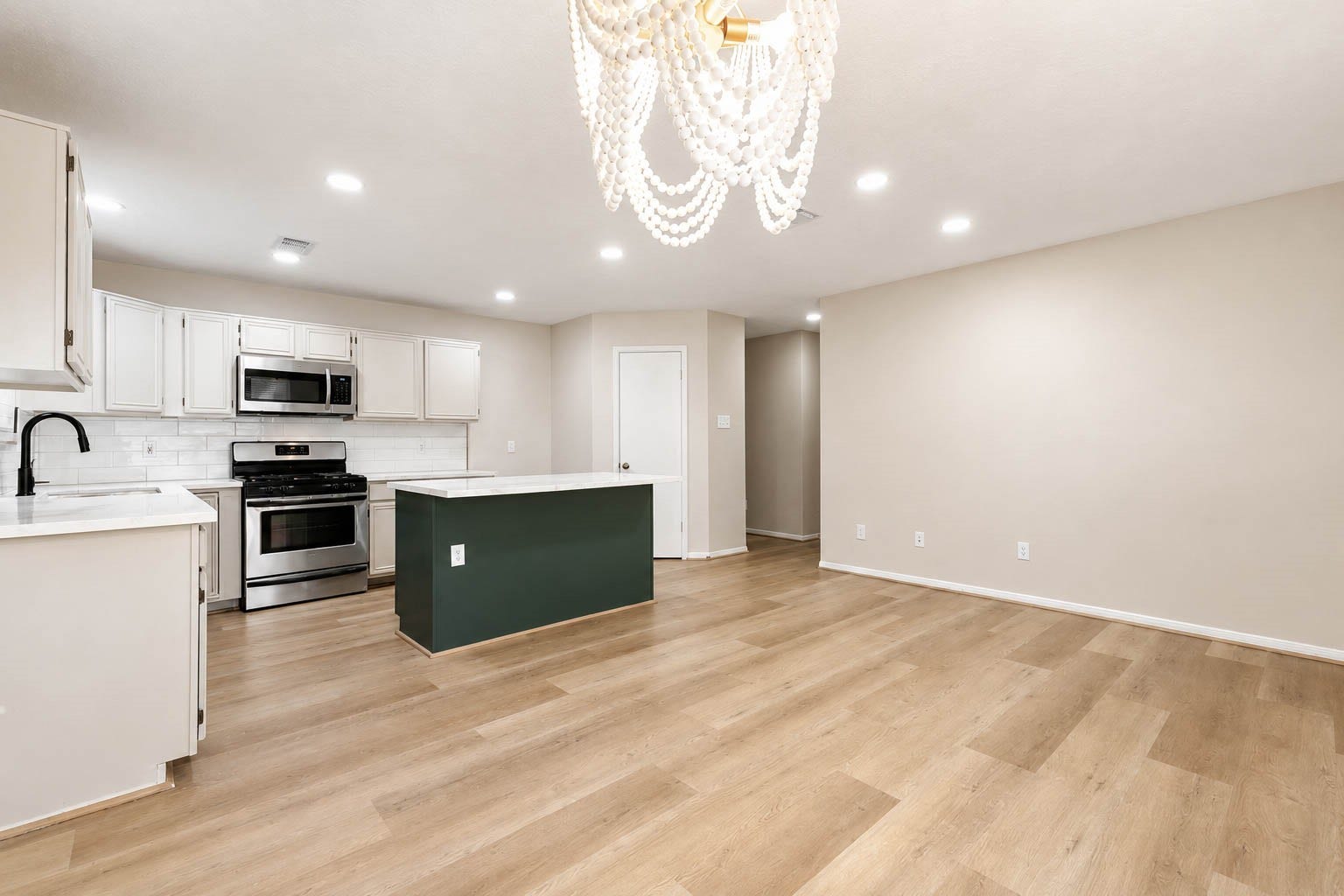 15819 Contender Lane, Friendswood, TX 77546 15819 Contender Lane, Friendswood, TX 77546