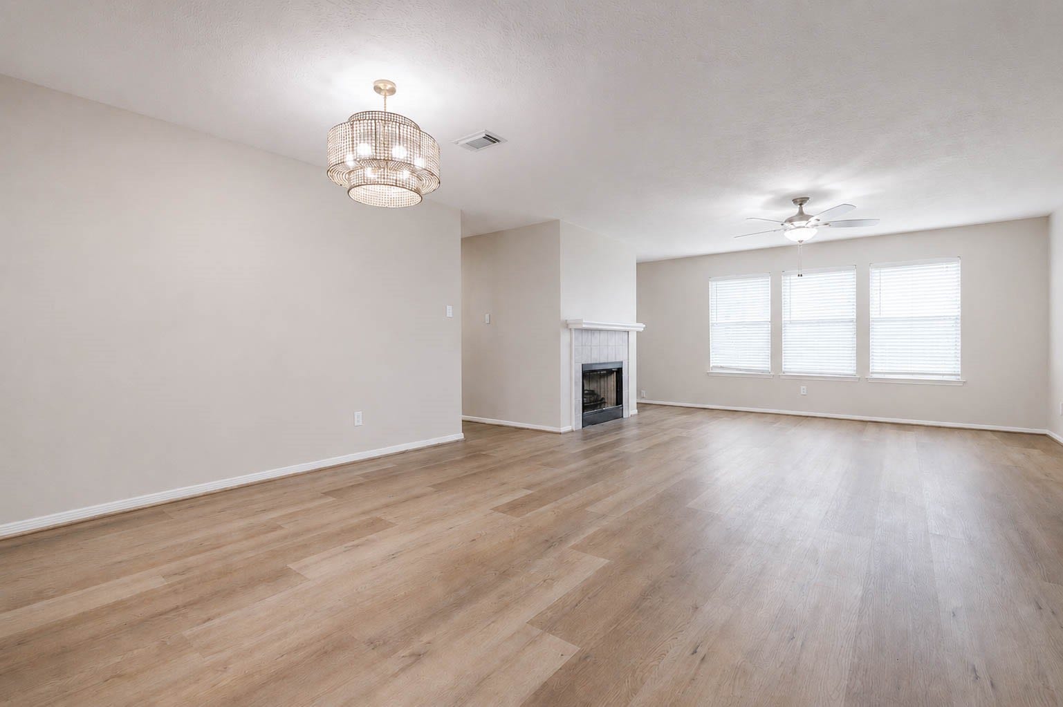 15819 Contender Lane, Friendswood, TX 77546 15819 Contender Lane, Friendswood, TX 77546