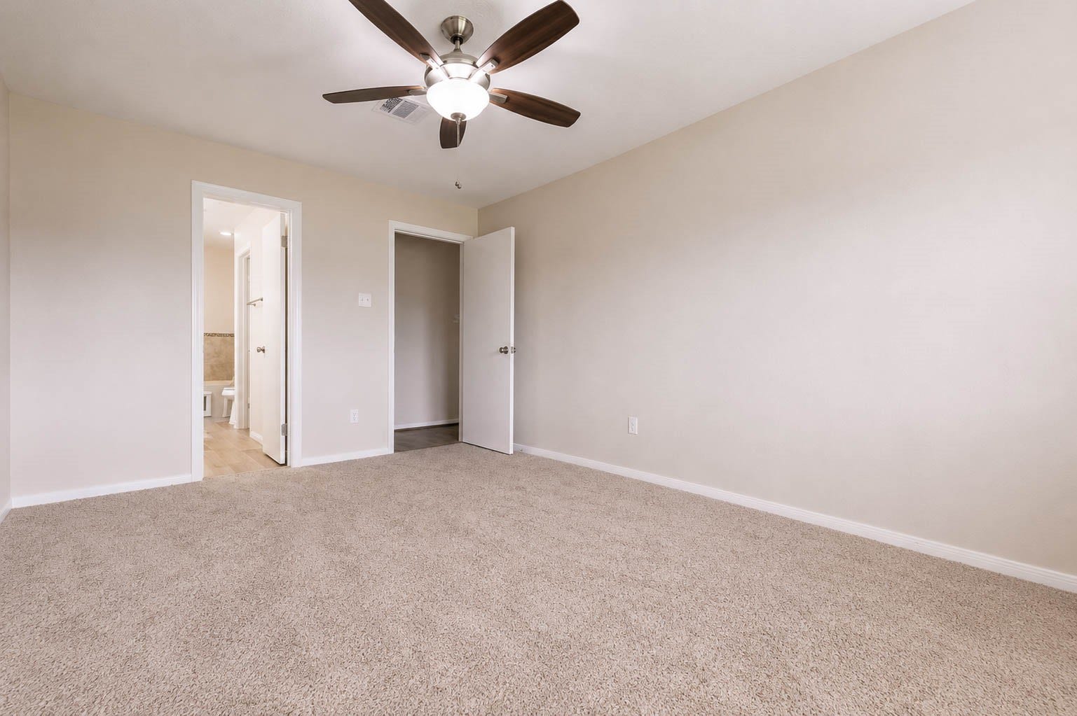 15819 Contender Lane, Friendswood, TX 77546 15819 Contender Lane, Friendswood, TX 77546
