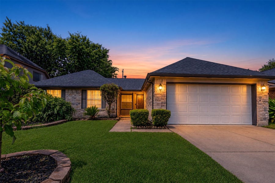 Property photo for 15819 Contender Lane, Friendswood, TX