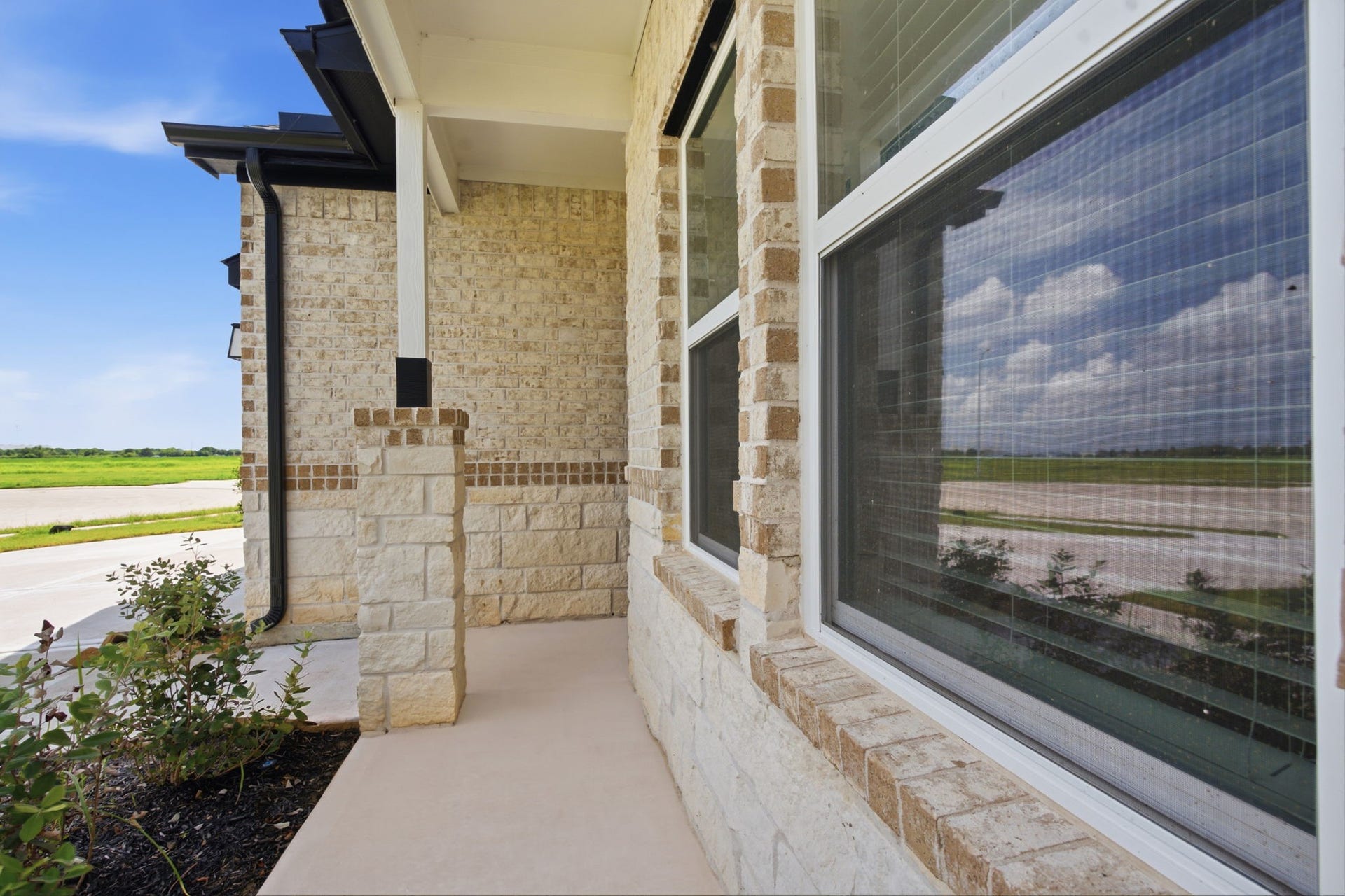 2403 Outpost Canyon Drive, Rosharon, TX 77583 Disclaimer: Image is for illustrative purposes only and may not represent the actual property, features, finishes, or amenities. Actual property details may vary.