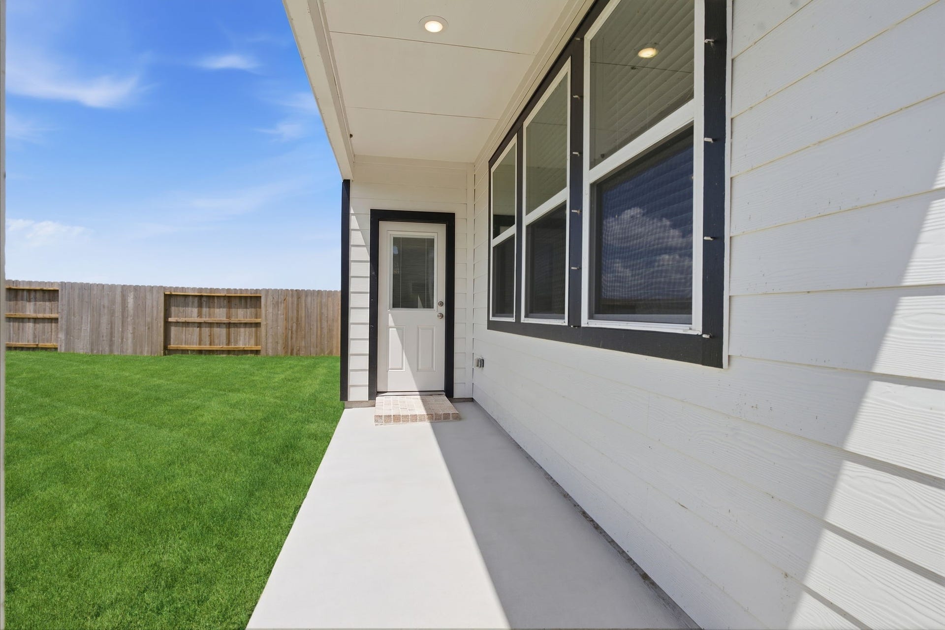 2403 Outpost Canyon Drive, Rosharon, TX 77583 Disclaimer: Image is for illustrative purposes only and may not represent the actual property, features, finishes, or amenities. Actual property details may vary.