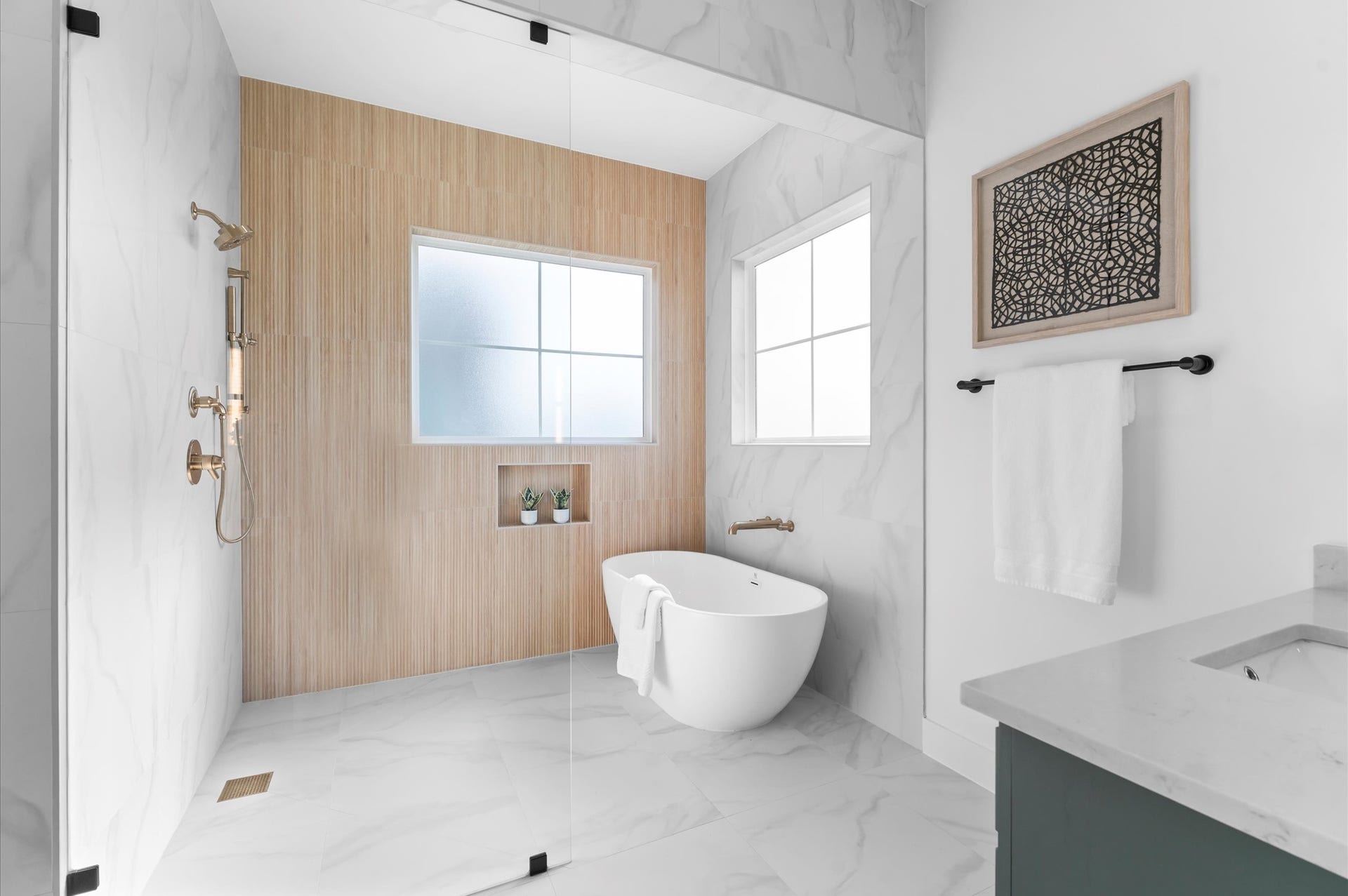 2926 Michaux Street, Houston, TX 77009 Primary bath.