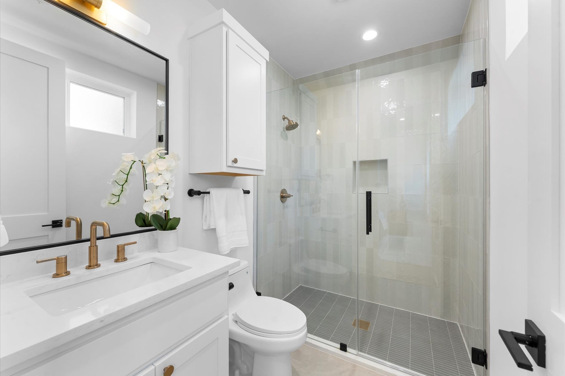2926 Michaux Street, Houston, TX 77009 Bathroom off first floor bedroom.
