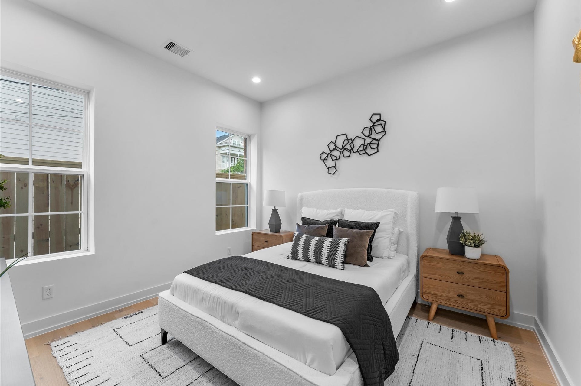 2926 Michaux Street, Houston, TX 77009 First floor ensuite bedroom can also be used as a study.