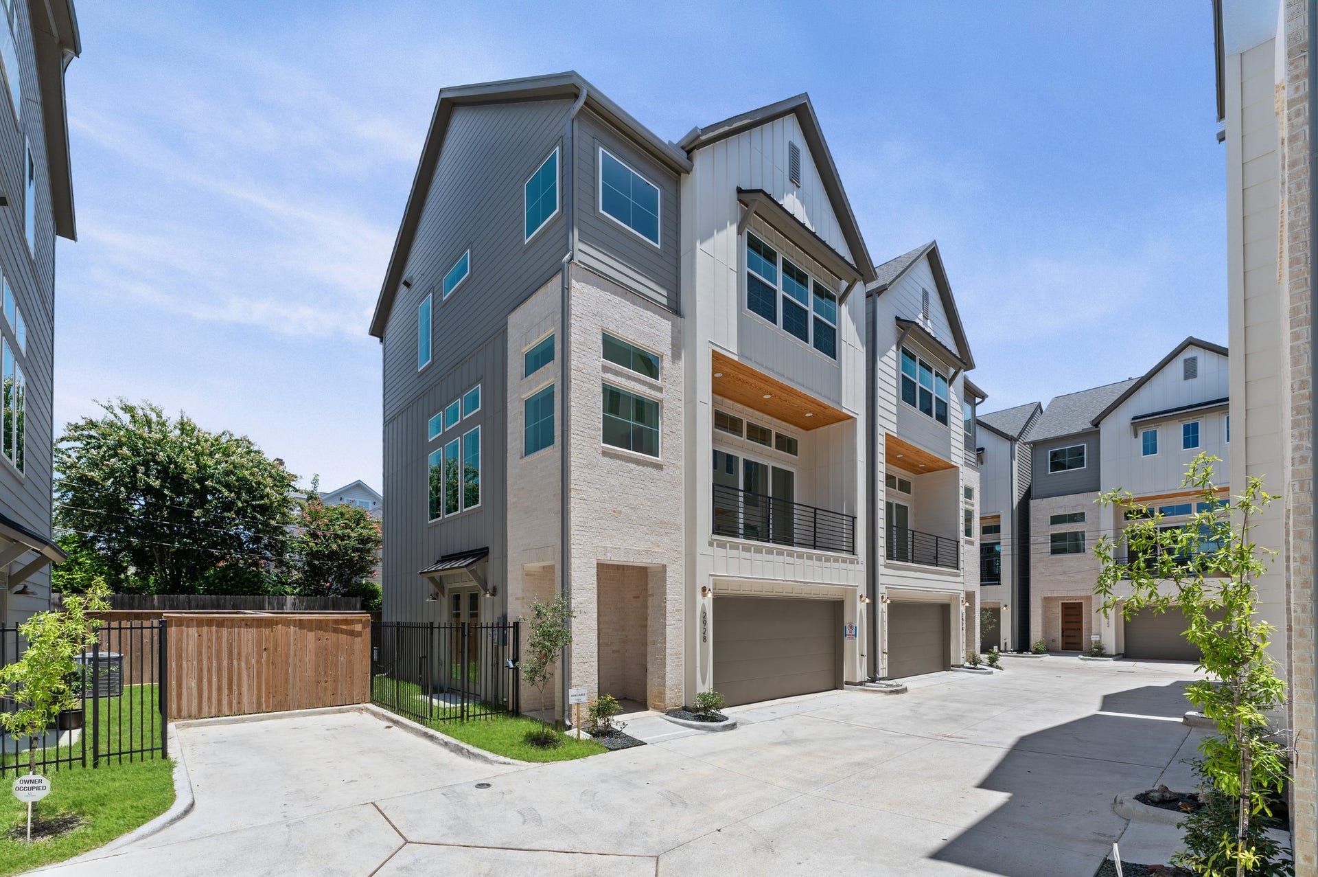 2926 Michaux Street, Houston, TX 77009 Now selling Phase 2 of this beautifully designed 11-home community by TOMO Homes. Limited opportunities remain.