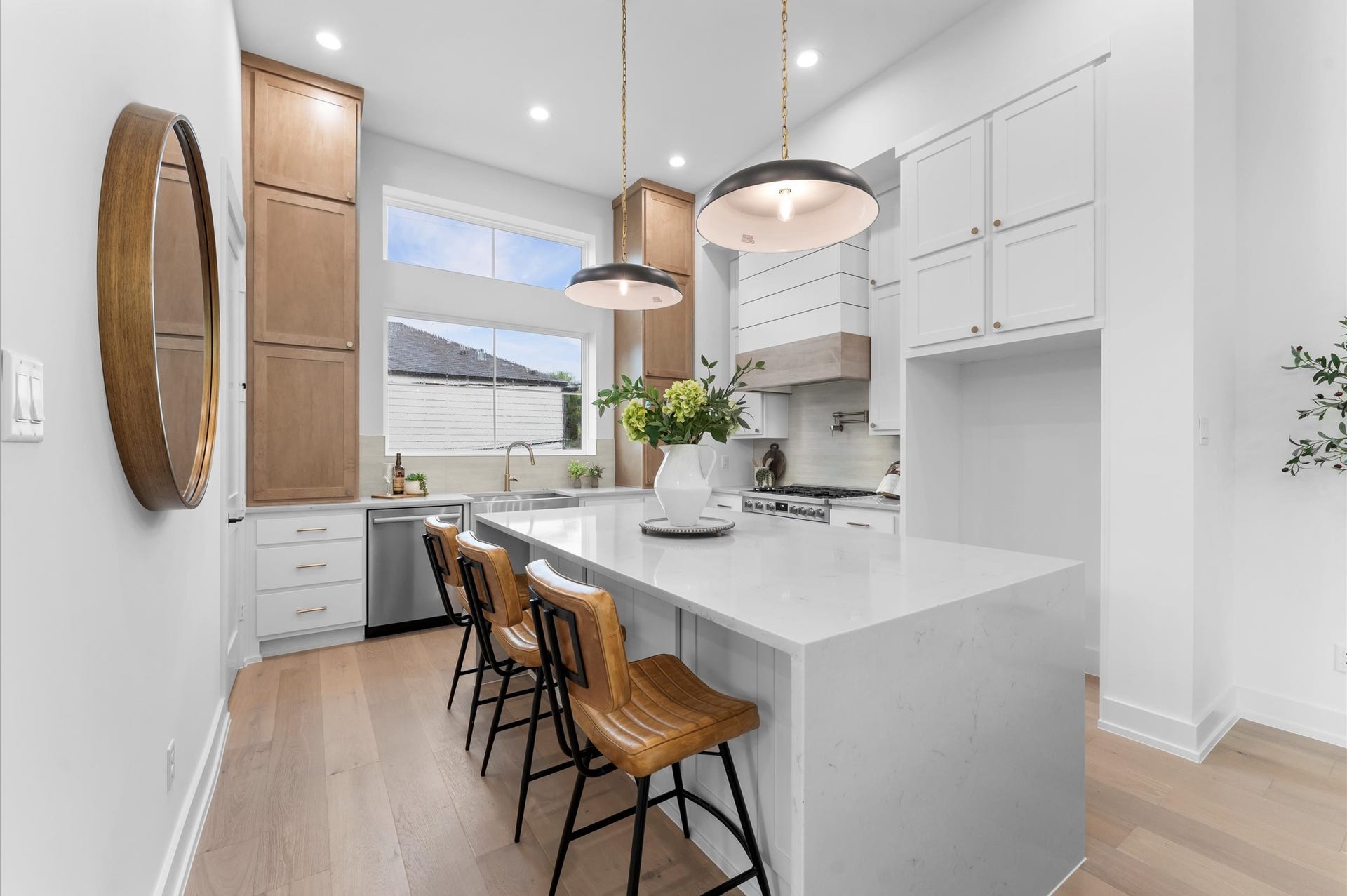 2926 Michaux Street, Houston, TX 77009 The gourmet kitchen boasts quartz countertops.