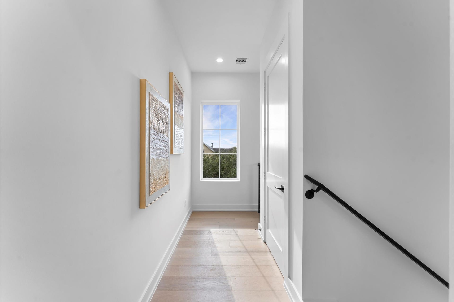 2926 Michaux Street, Houston, TX 77009 Third floor landing.