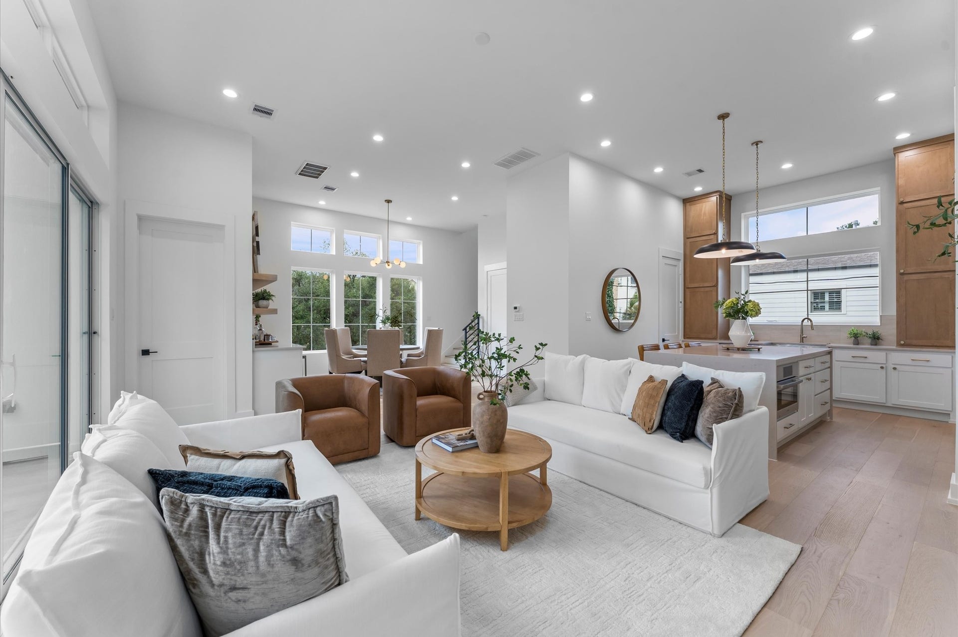 2926 Michaux Street, Houston, TX 77009 Welcome to Woodlands Landing by TOMO Homes in Bocage Heights! Phase 1 is sold outPhase 2 is now available.