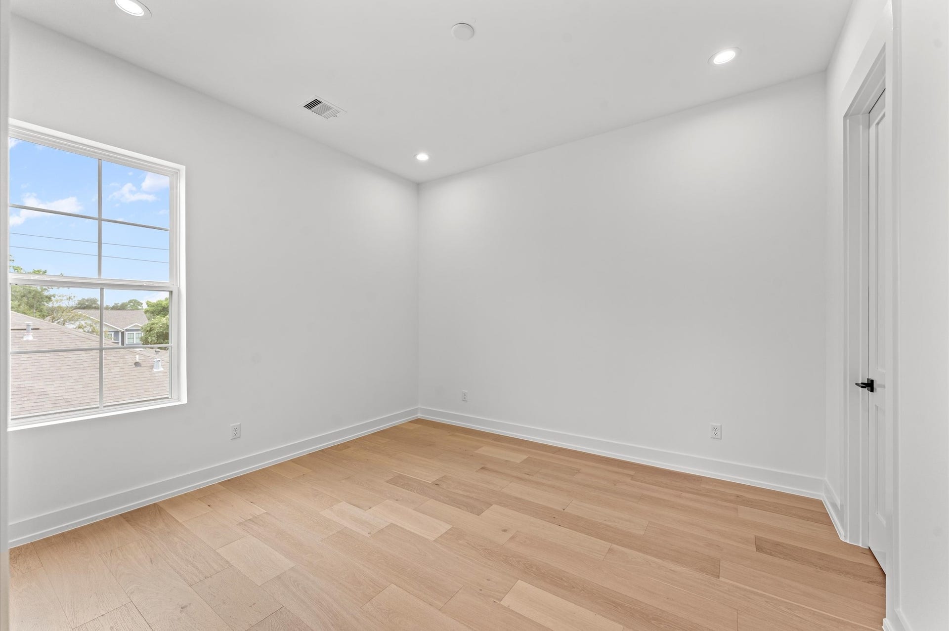 2926 Michaux Street, Houston, TX 77009 Secondary third floor bedroom.