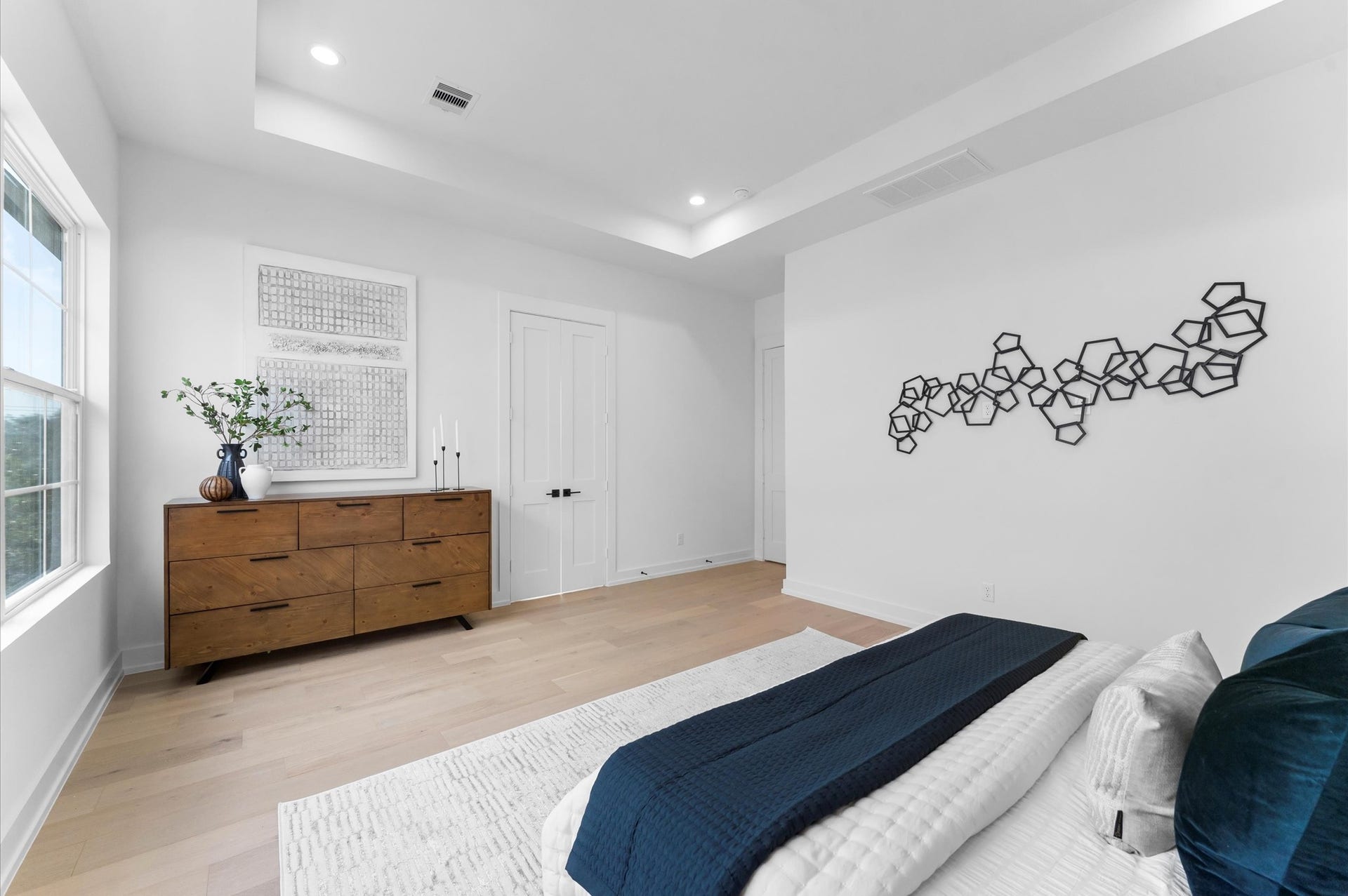 2926 Michaux Street, Houston, TX 77009 Primary bedroom is truly an owner's retreat.