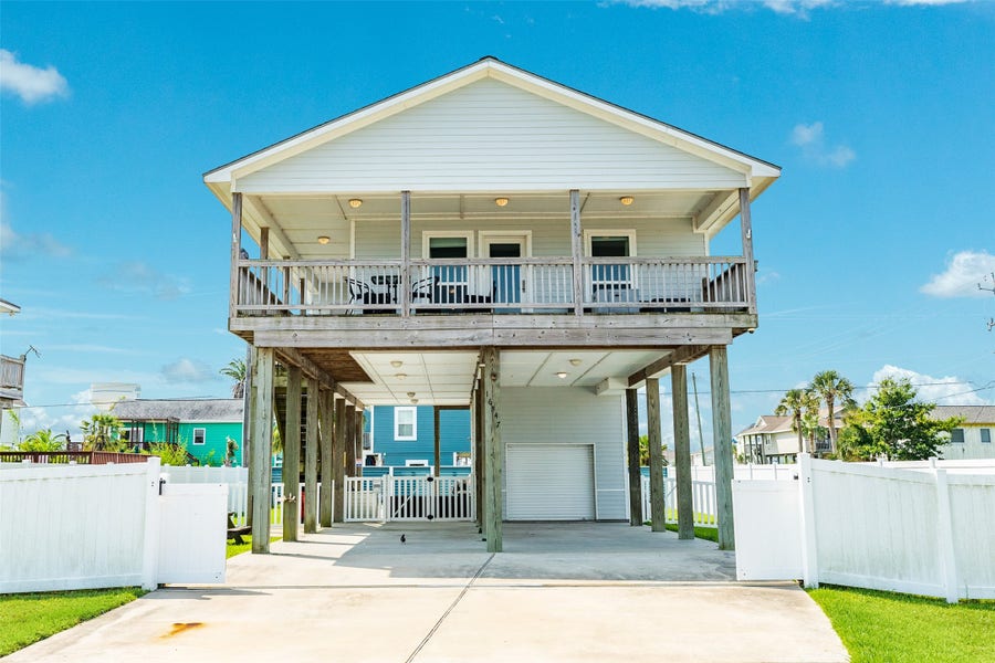 Property photo for 16547 Jolly Roger Road, Jamaica Beach, TX