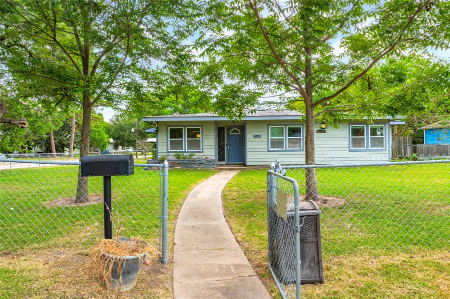 Property photo for 1226 14th Avenue N, Texas City, TX