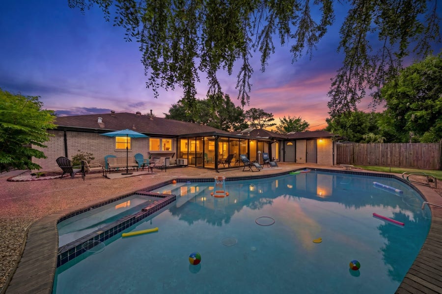 Property photo for 9022 Quebec Dr, Houston, TX