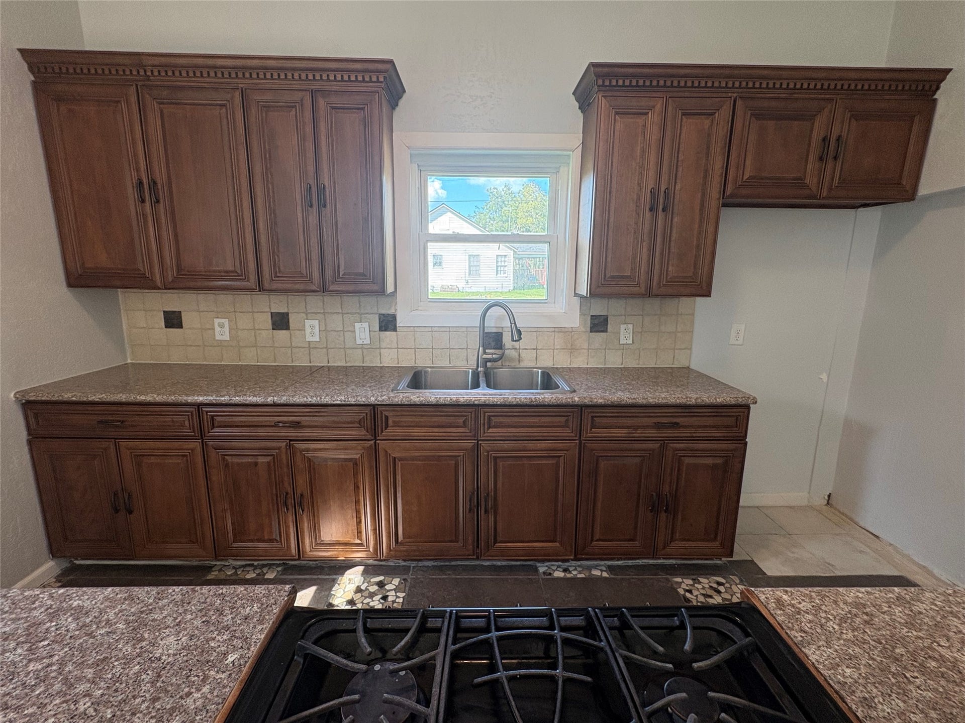 529 E Myrtle Street, Angleton, TX 77515 529 E Myrtle Street, Angleton, TX 77515