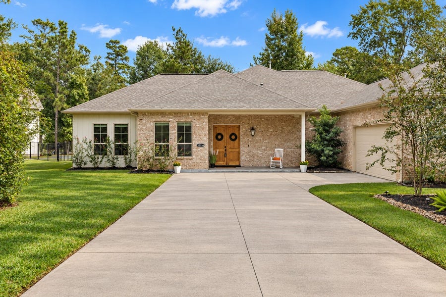 Property photo for 12134 S Tara Plantation Drive, Tomball, TX