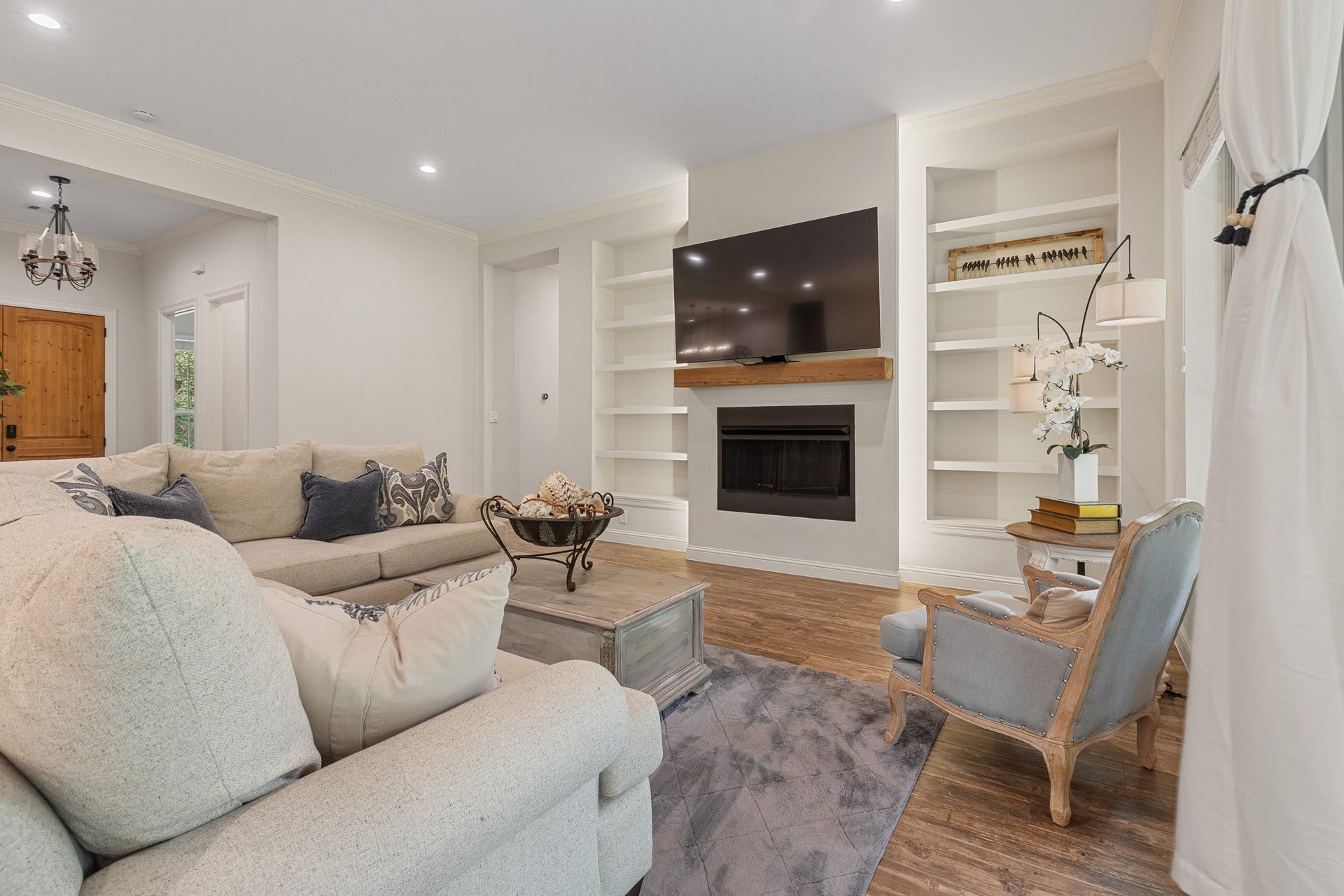 12134 S Tara Plantation Drive, Tomball, TX 77375 Living room with gas fireplace, recessed lighting, built-ins.