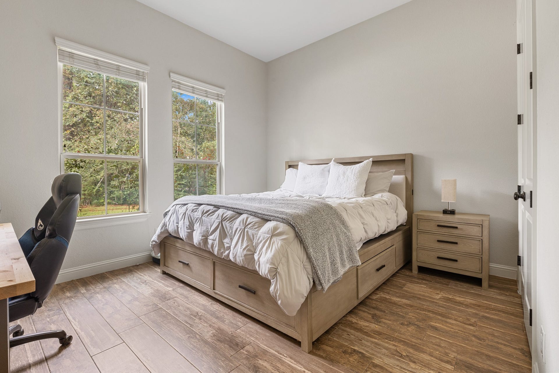 12134 S Tara Plantation Drive, Tomball, TX 77375 Bedroom #2 with walk-in closet.