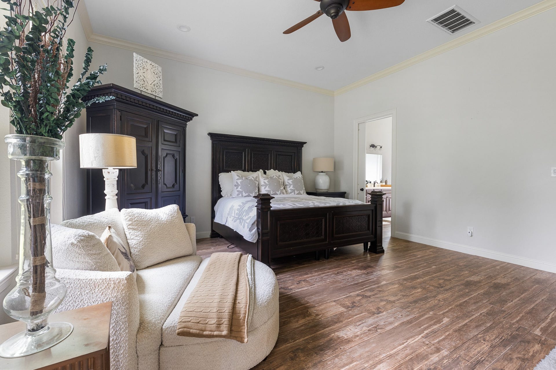 12134 S Tara Plantation Drive, Tomball, TX 77375 Primary Bedroom with sitting area and direct access to patio.
