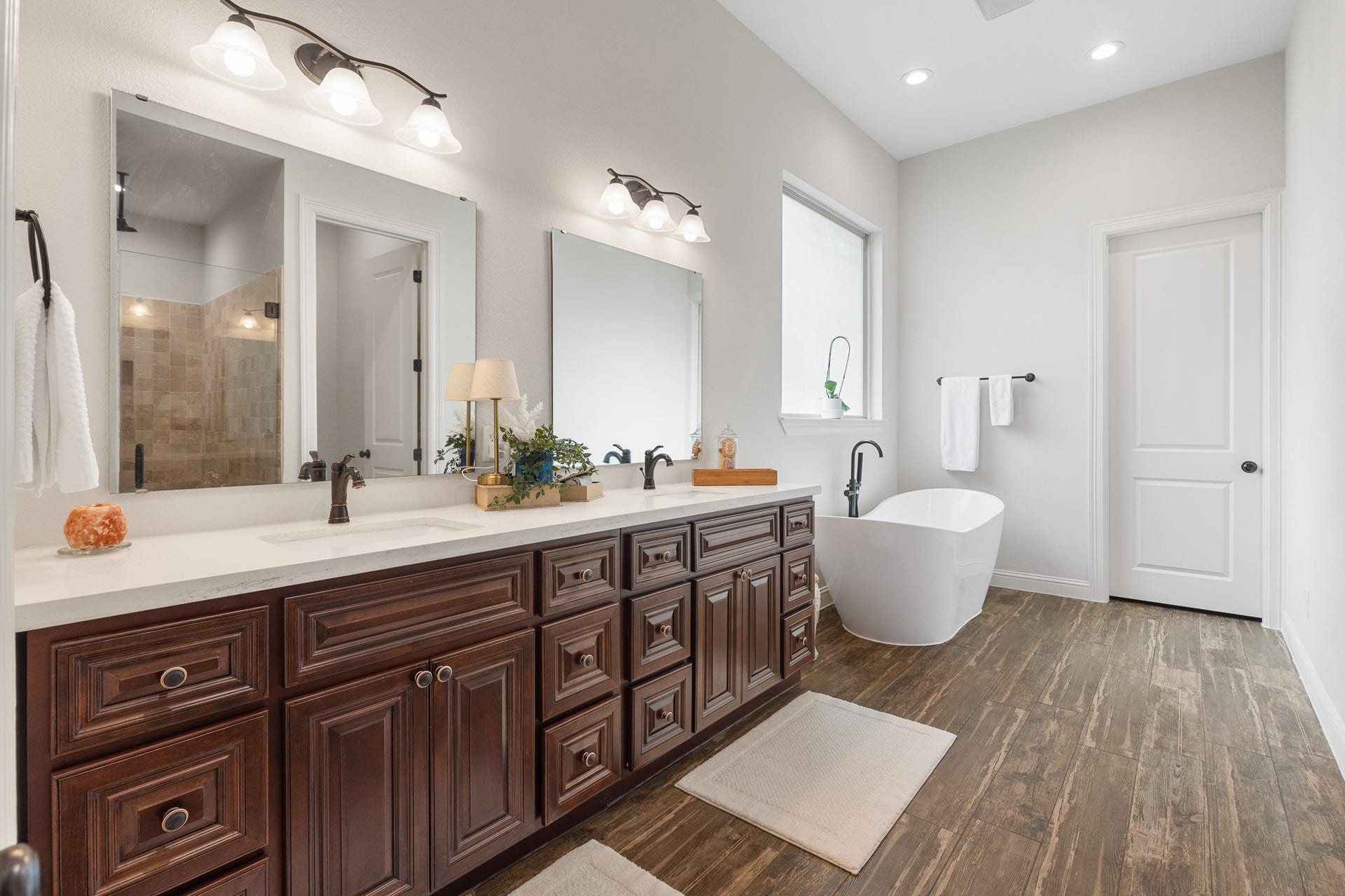 12134 S Tara Plantation Drive, Tomball, TX 77375 Primary Bathroom with dual sink vanities.