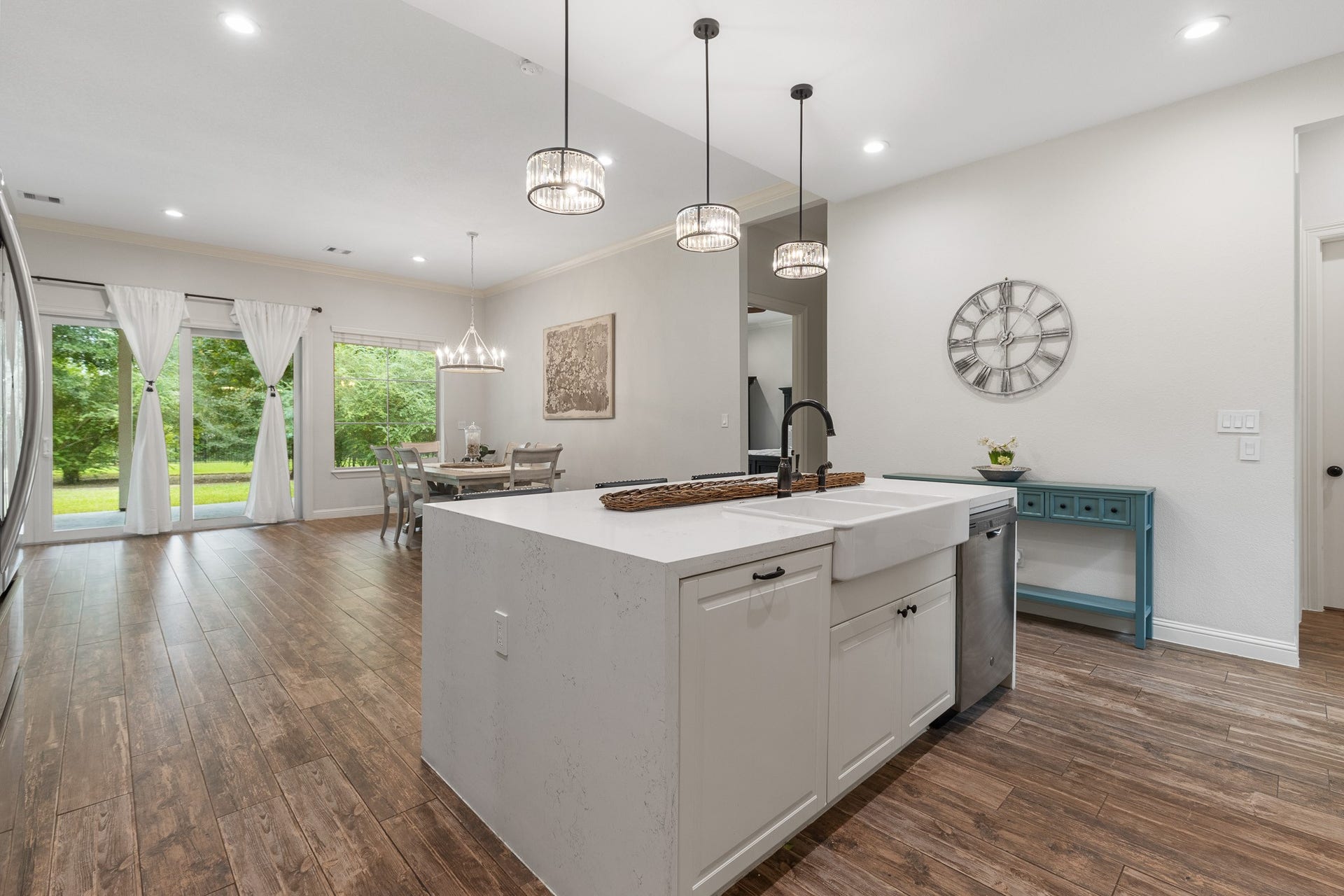 12134 S Tara Plantation Drive, Tomball, TX 77375 Quartz Waterfall island