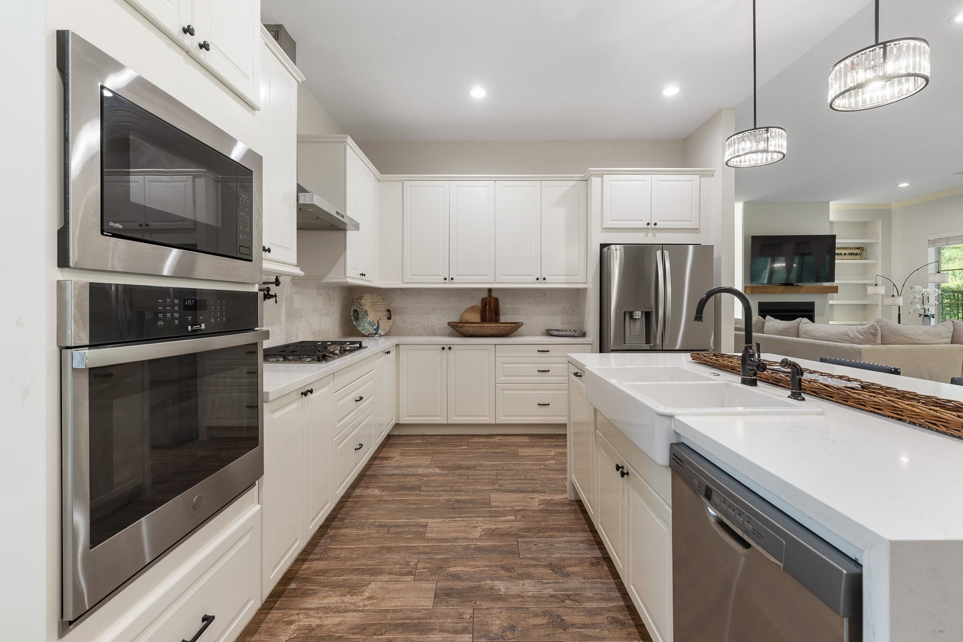 12134 S Tara Plantation Drive, Tomball, TX 77375 Kitchen with stainless steel appliances, Quartz waterfall island with breakfast bar.