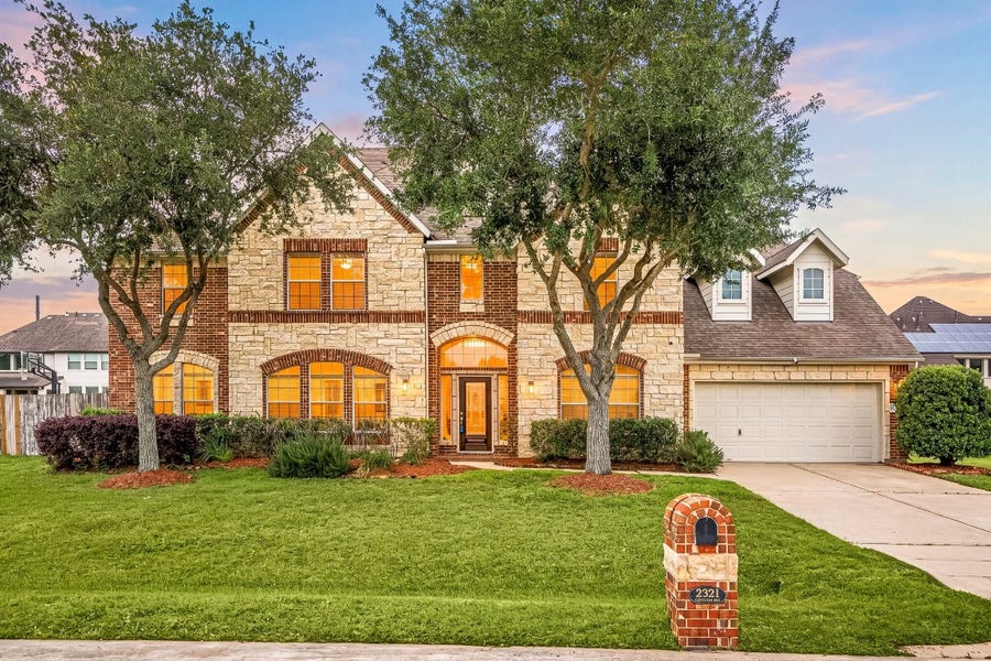 Property photo for 2321 Lakeway Drive, Friendswood, TX