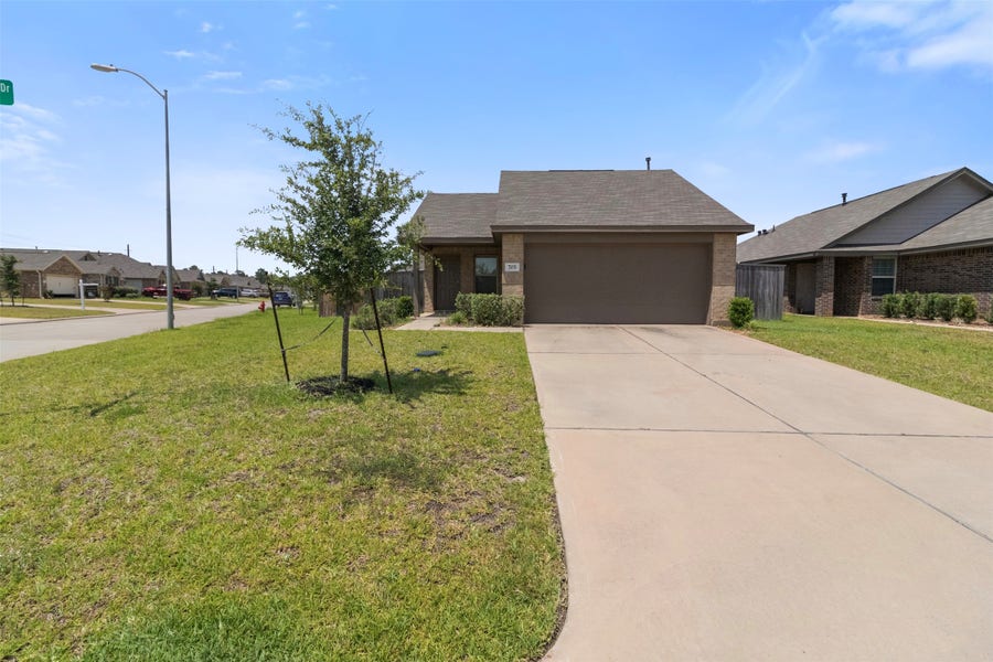 Property photo for 703 Larkspur Shadow Drive, Magnolia, TX