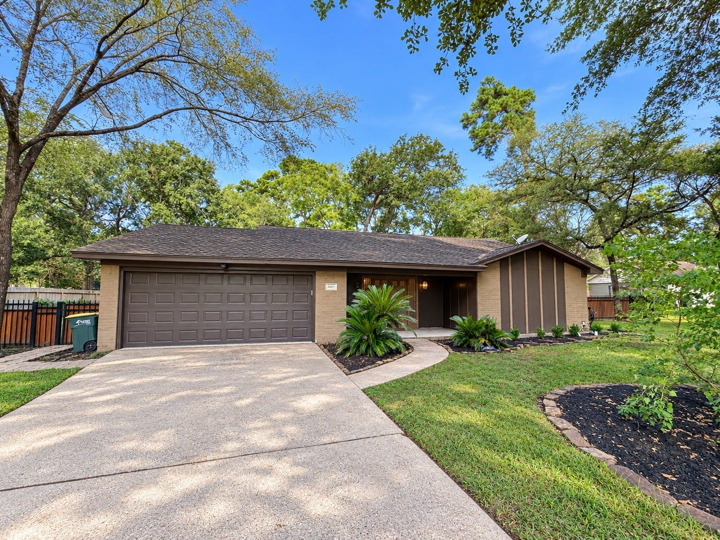 26411 Maplewood Drive, Spring, TX 77386 Welcome to 26411 Maplewood Dr