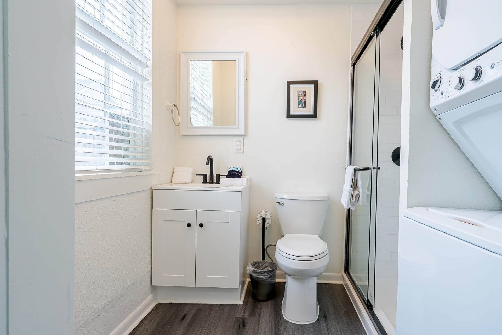 2511 Avenue L, Galveston, TX 77550 First floor bathroom