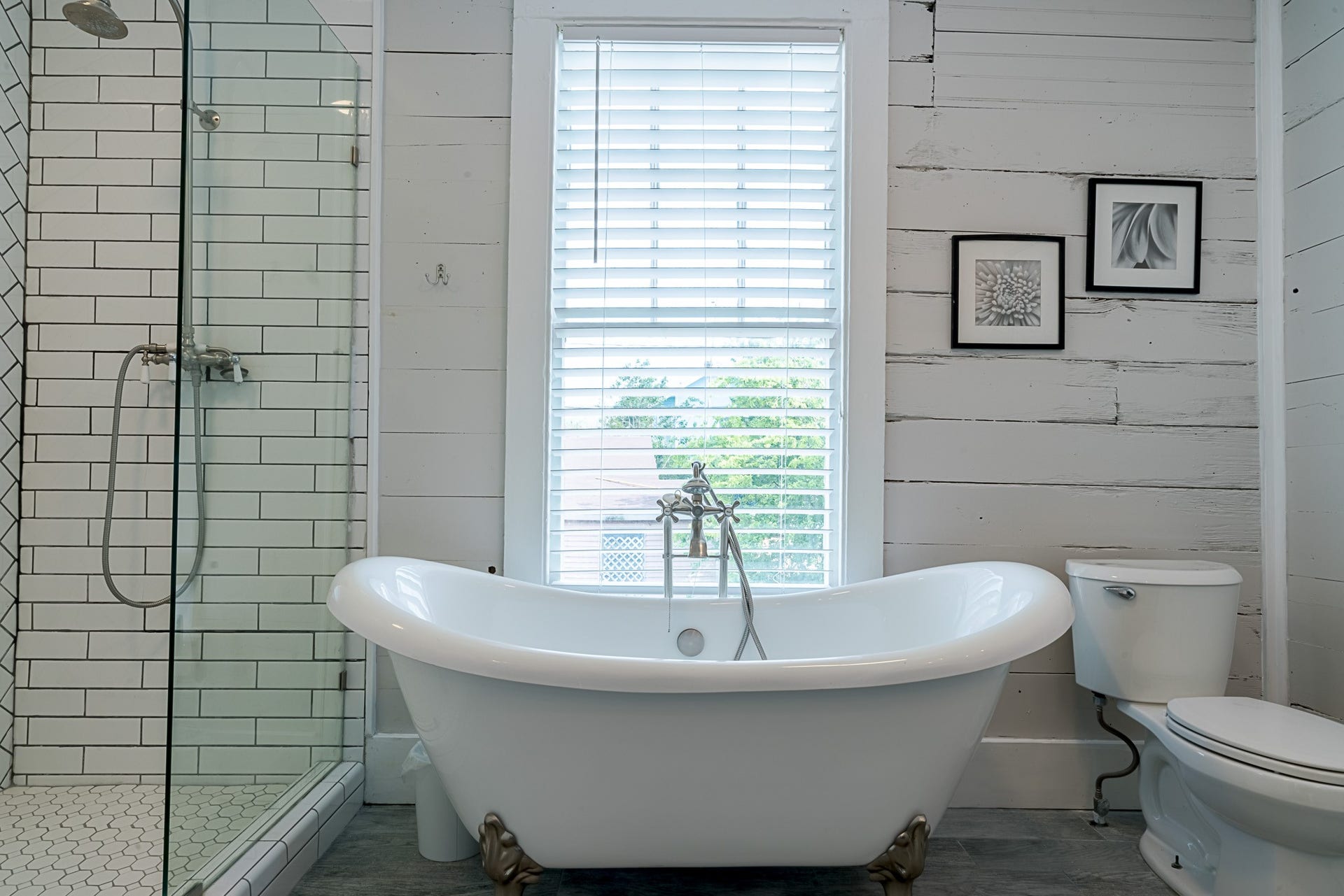 2511 Avenue L, Galveston, TX 77550 Beautifully upgraded primary bathroom with soaker tub