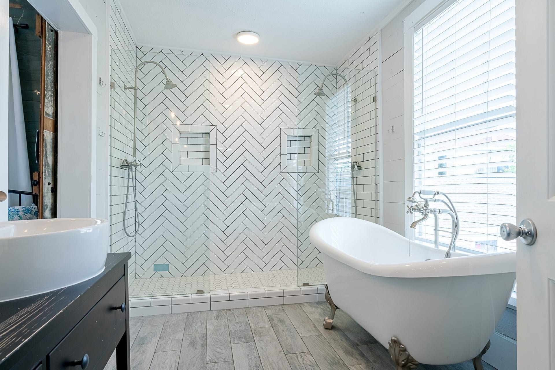 2511 Avenue L, Galveston, TX 77550 Beautiful upgraded primary bathroom