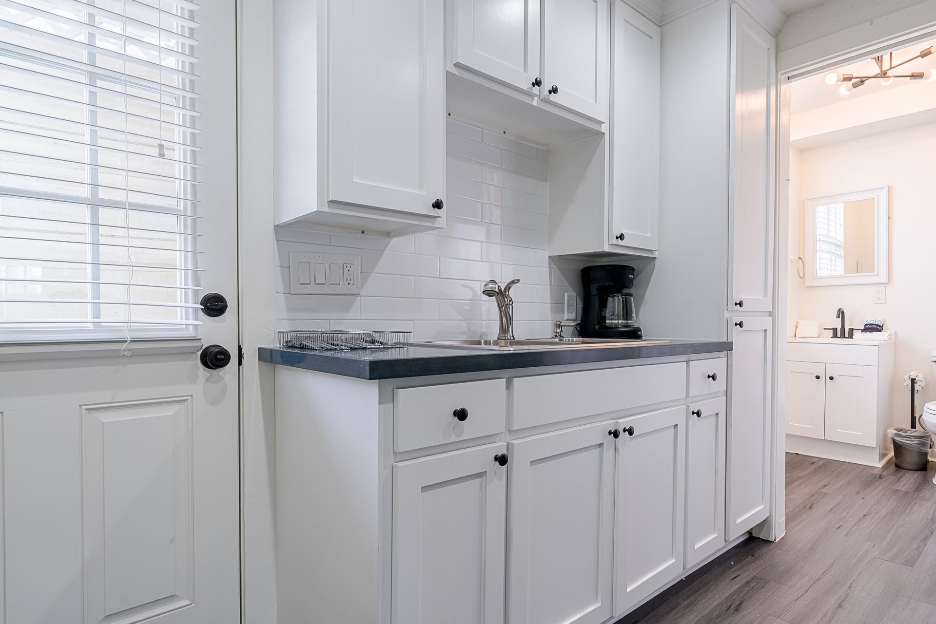 2511 Avenue L, Galveston, TX 77550 Beautiful backsplash