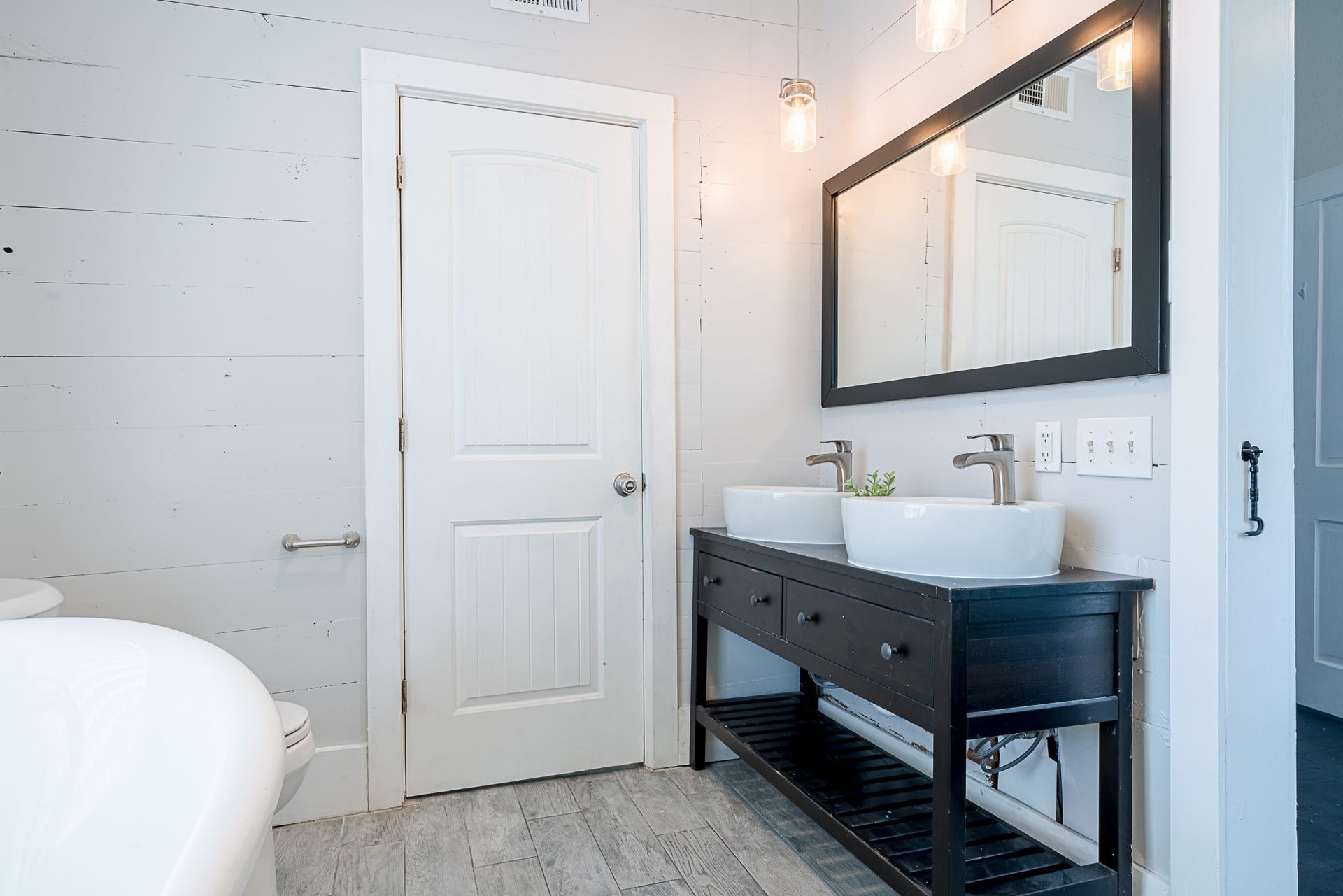 2511 Avenue L, Galveston, TX 77550 Beautifully upgraded primary bathroom with double sinks and framed mirror