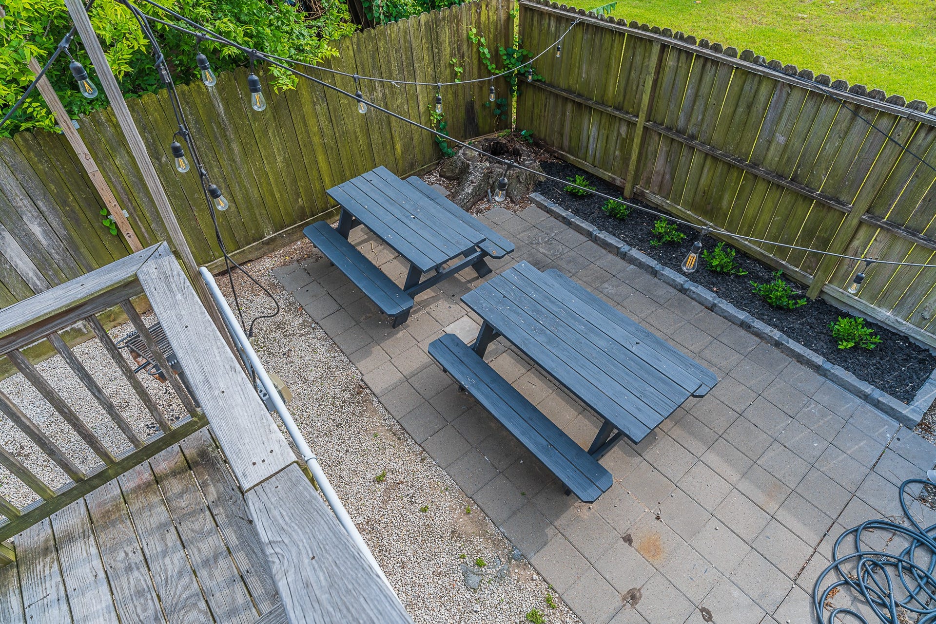 2511 Avenue L, Galveston, TX 77550 Picnic tables for enjoying outdoors in the common area
