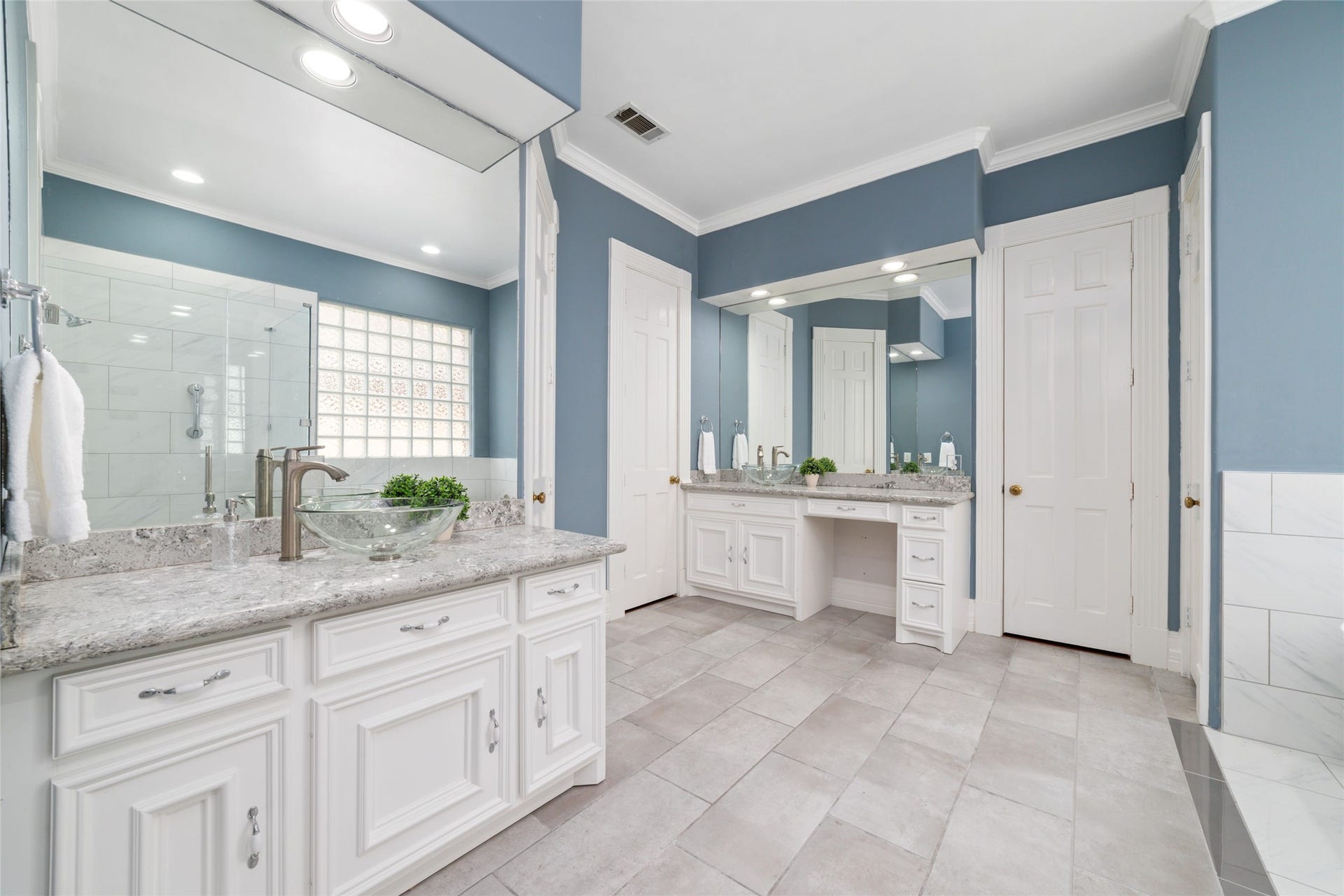 16114 Lafone Drive, Spring, TX 77379 The updated primary bath featuring separate vanities with abundant countertop and storage space.