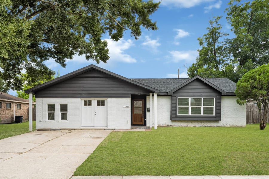 Property photo for 11411 Sagehurst Lane, Houston, TX