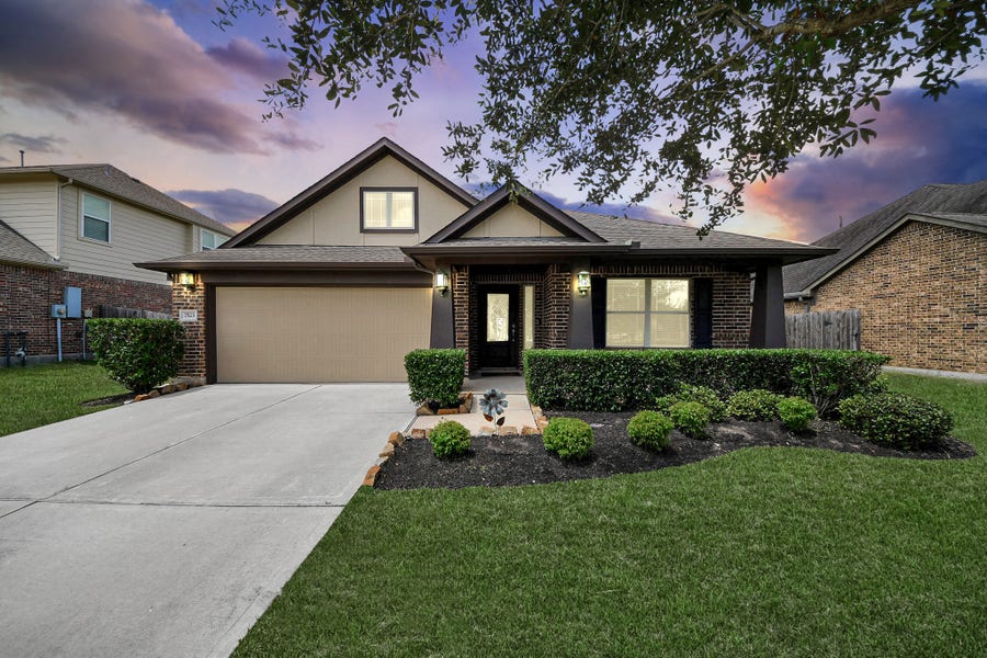 Property photo for 7523 Adobe Canyon Lane, Richmond, TX