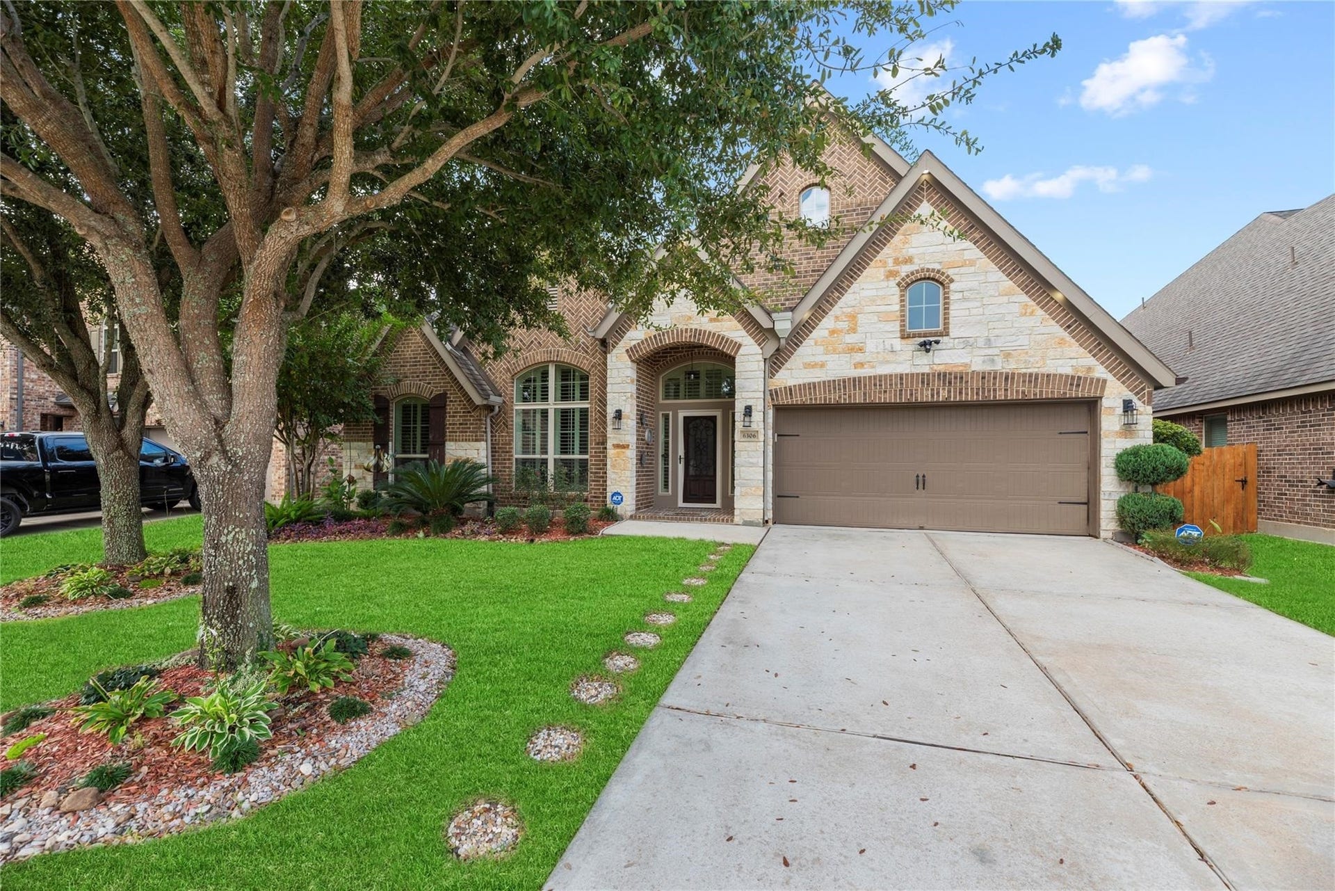 6306 Milam Branch Lane, Rosenberg, TX 77471 Drive way