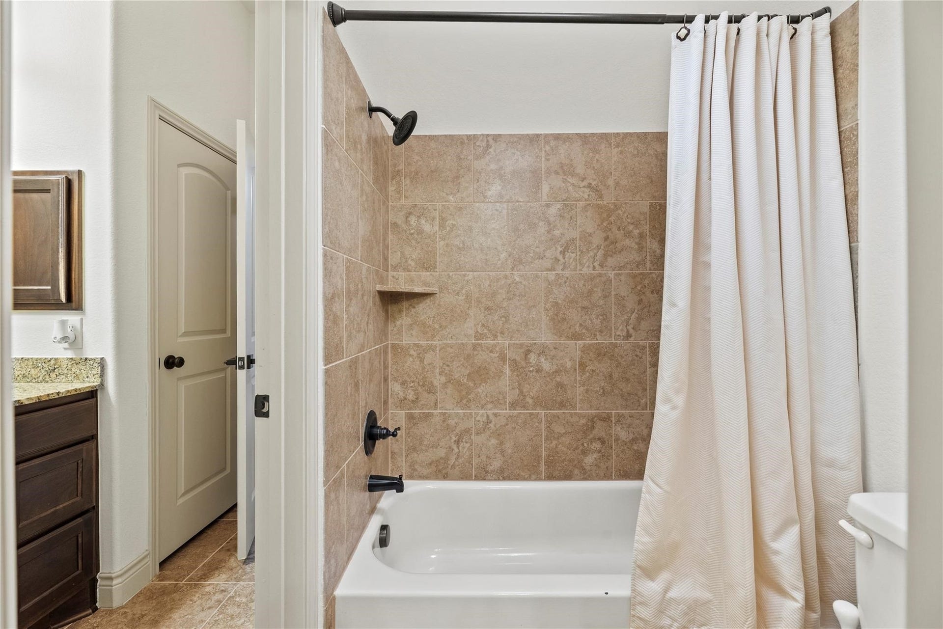 6306 Milam Branch Lane, Rosenberg, TX 77471 Bathroom #3