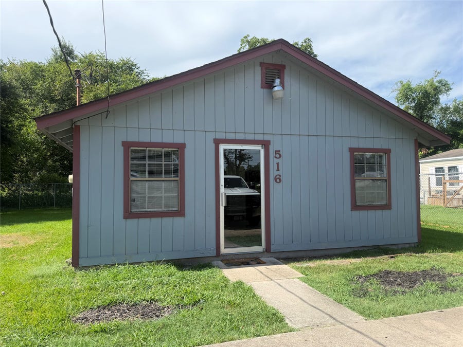 Property photo for 516 Battlebell Road, Highlands, TX
