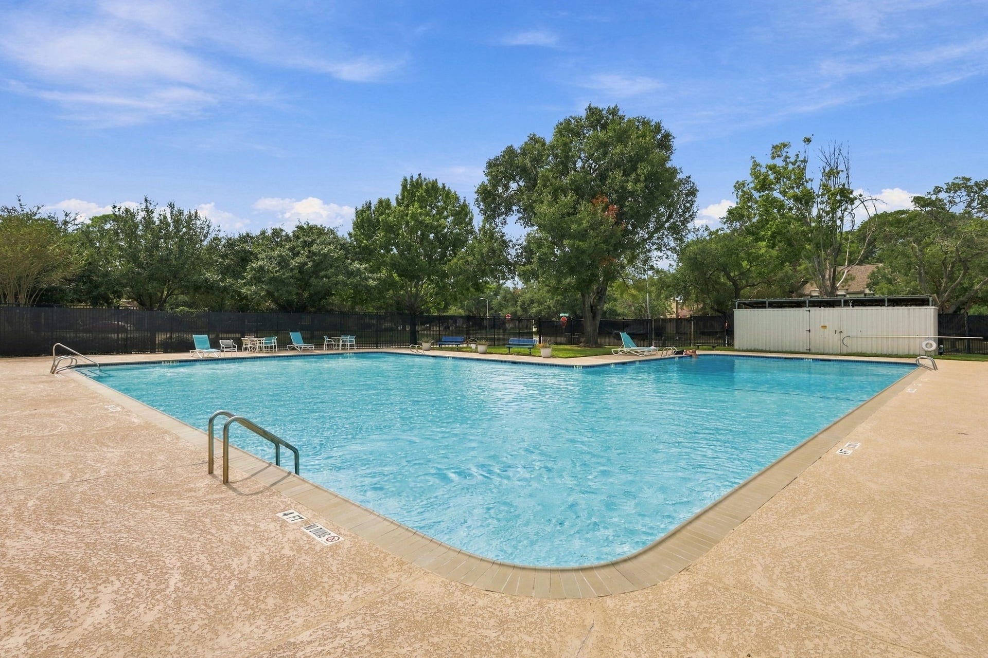 11310 Olympia Drive, Houston, TX 77077 This neighborhood has such amazing amenities!