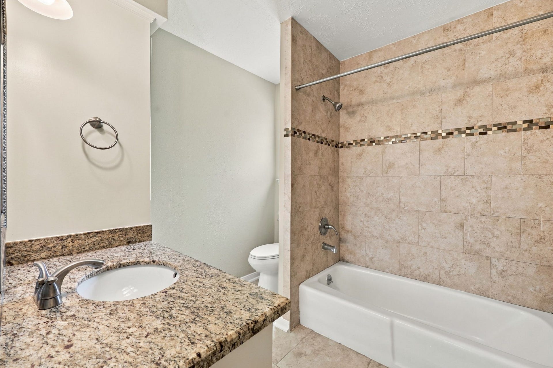 11310 Olympia Drive, Houston, TX 77077 Spacious Full Bathroom upstairs with its tub/shower.