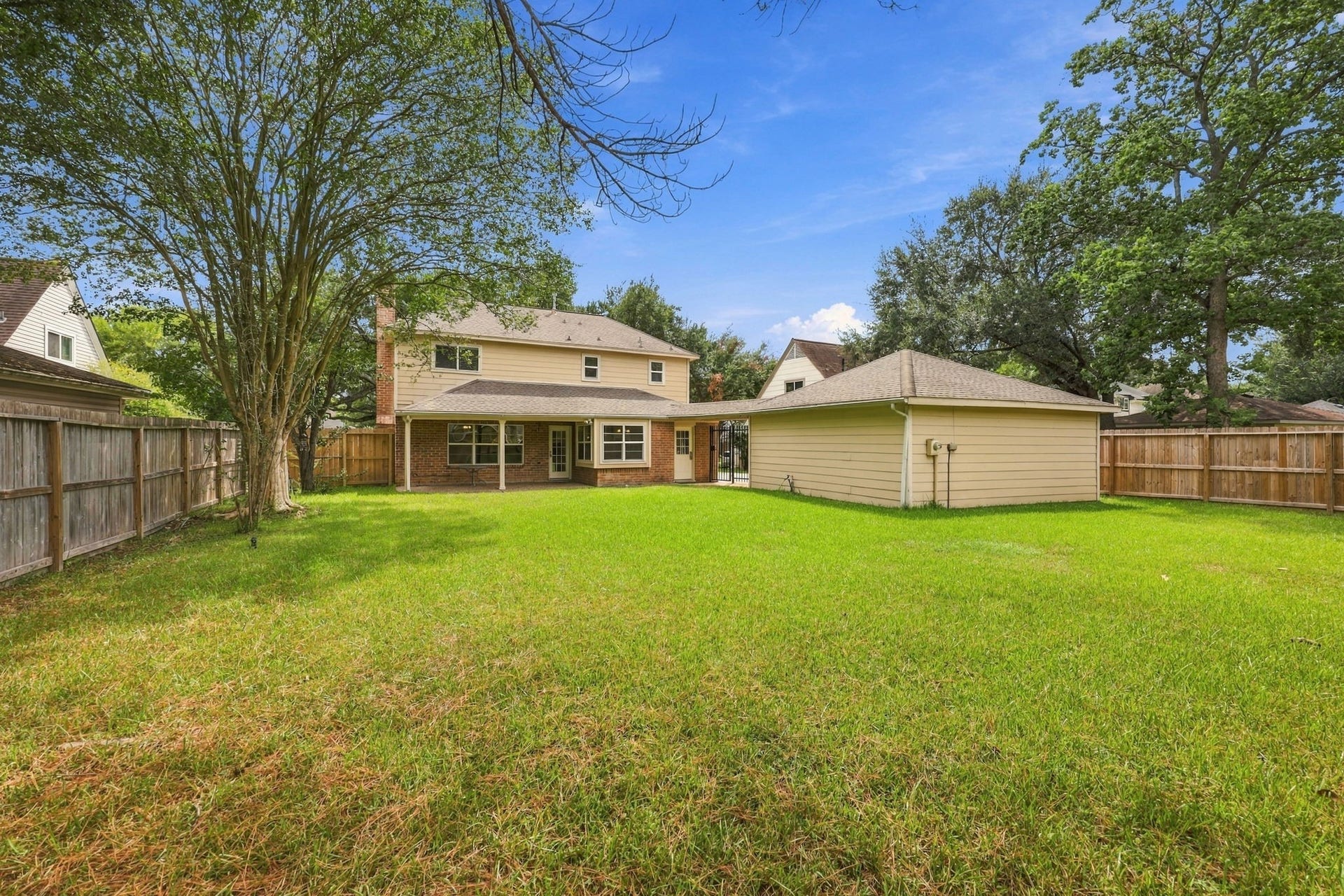 11310 Olympia Drive, Houston, TX 77077 So much to love about this huge back yard!