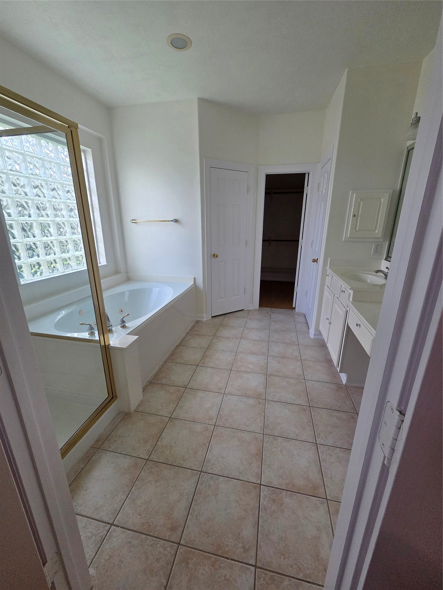 1313 Romero Drive, Pearland, TX 77581 Master Bathroom