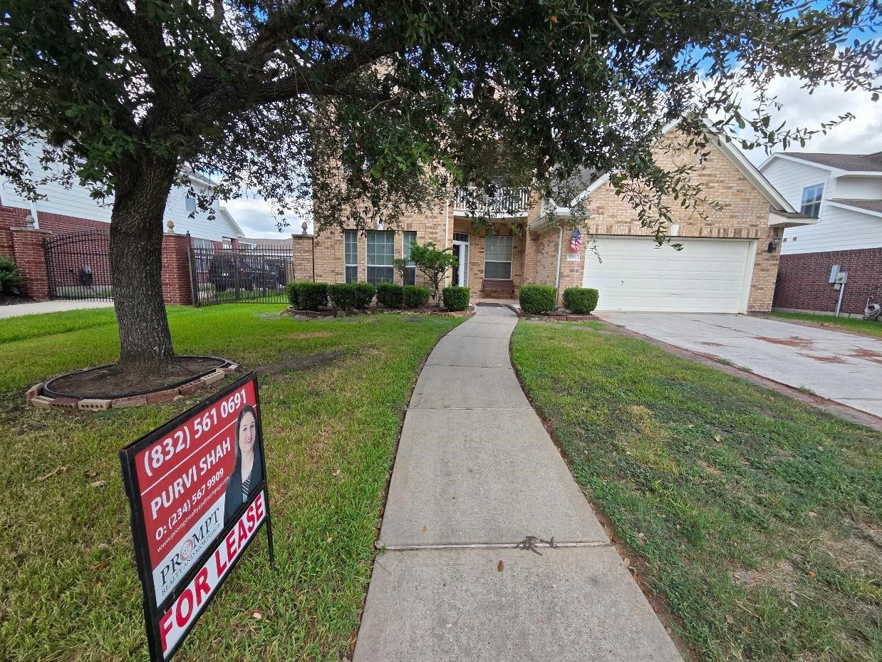 1313 Romero Drive, Pearland, TX 77581 Beautiful long driveway leading to front door