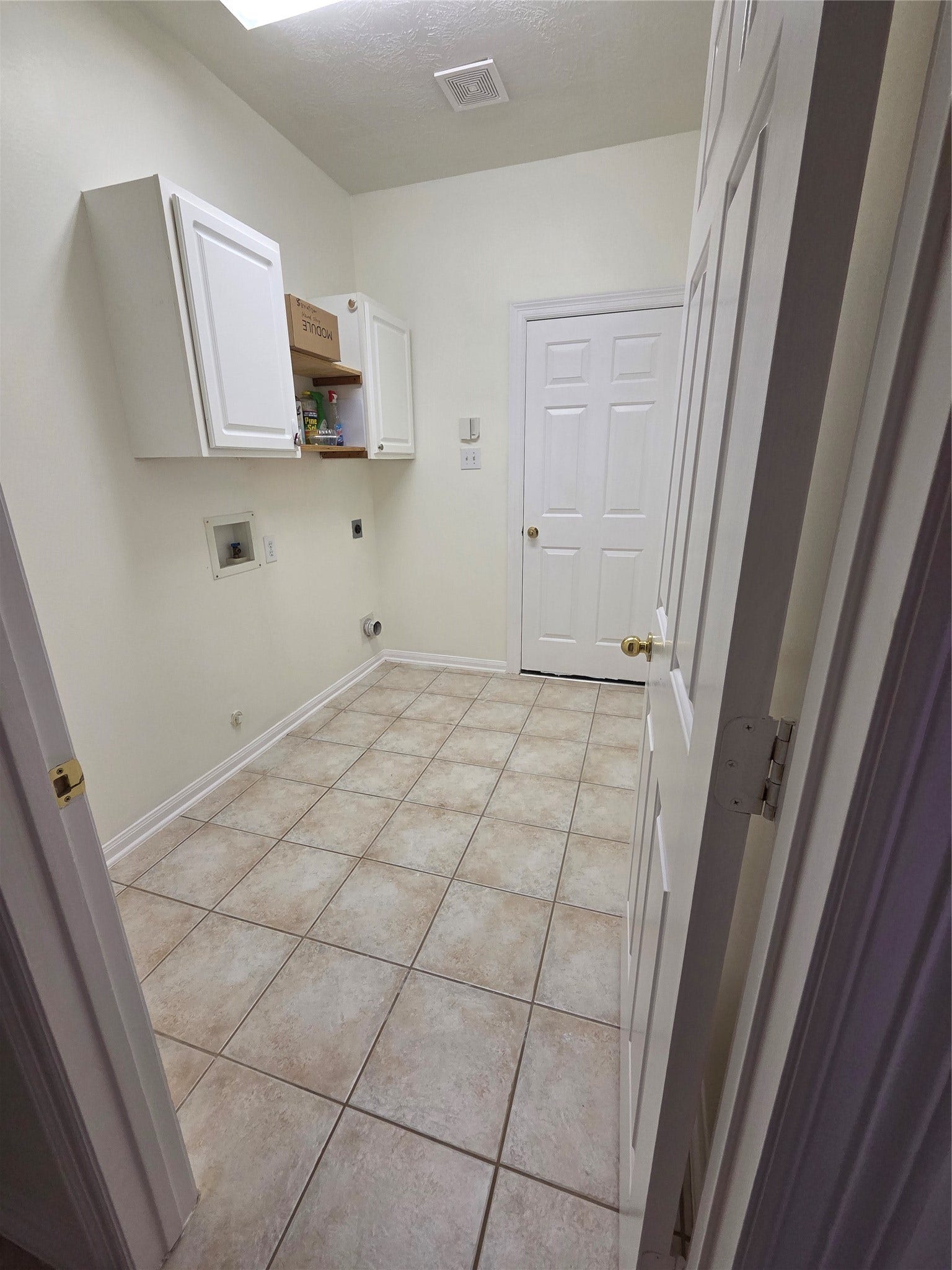1313 Romero Drive, Pearland, TX 77581 Tiled Utility Room